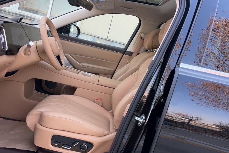 Used Hima AITO M8 2025 Extended-Range Ultra Version 53.4 kWh 6-Seater Edition Left Front Seat