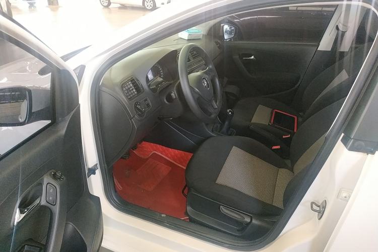 Used Volkswagen Polo 2016 1.4L Manual Fashion Model Driver Seat