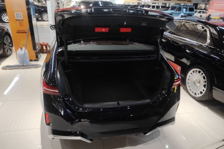 Used BMW 5 Series 2025 530Li Luxury Edition M Sport Package Trunk