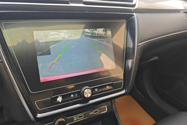 Used Roewe i5 2020 1.5L Manual 4G Connect Leehao Flagship Edition Interior 8