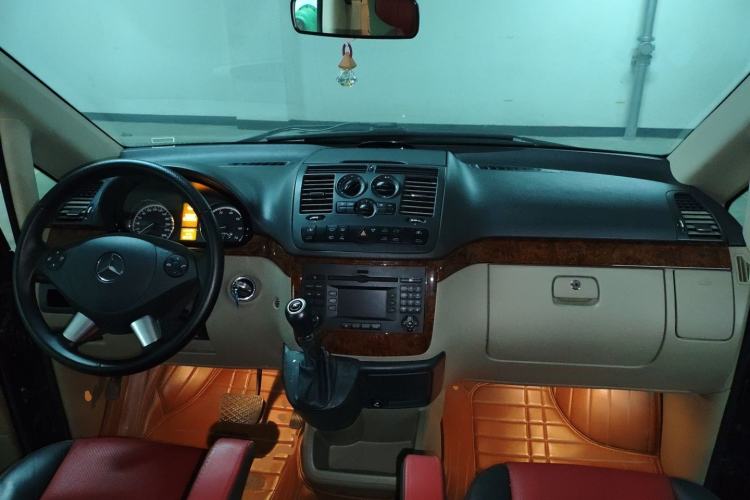 Used Mercedes-Benz Viano  Center Console