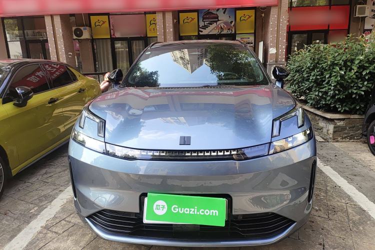 Used Lynk & Co 08 EM-P 2025 220 km All-Wheel-Drive Performance Halo
