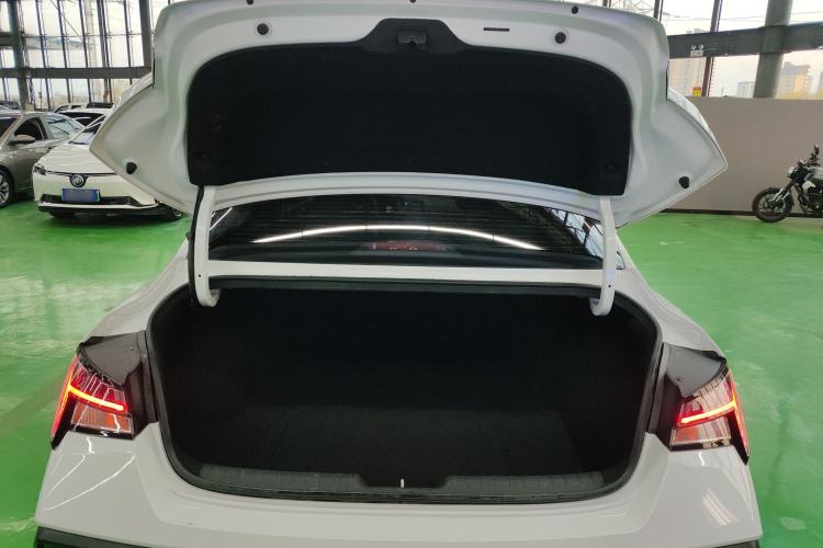 Used Hyundai Elantra 2023 1.5L CVT LUX Prestige Edition
