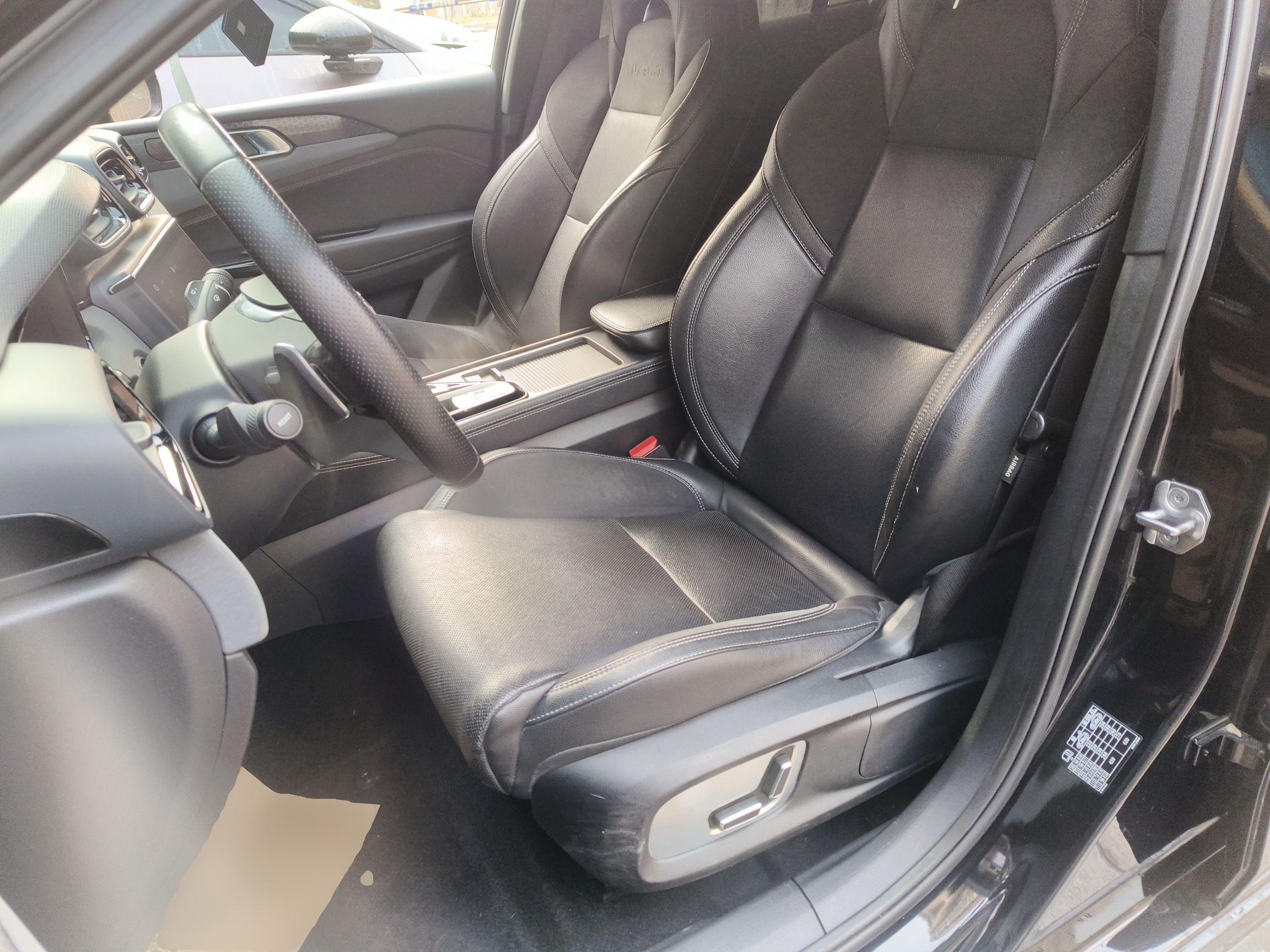 Переднее сиденье в автомобиле