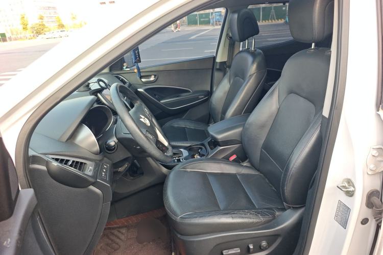 Used Hyundai Santa Fe 2015 2.0T Automatic Two-Wheel Drive Smart Version 5 Seats
