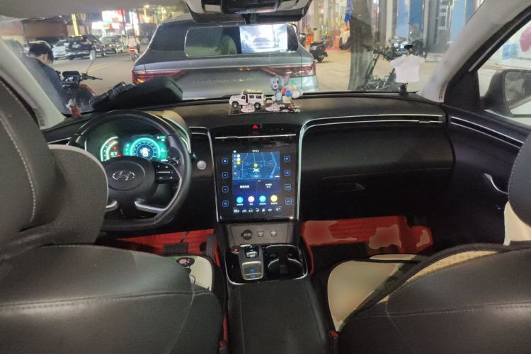 Used Hyundai Tucson 2023 Tucson L 1.5T Automatic Two-Wheel Drive DLX Luxury Edition Center Console