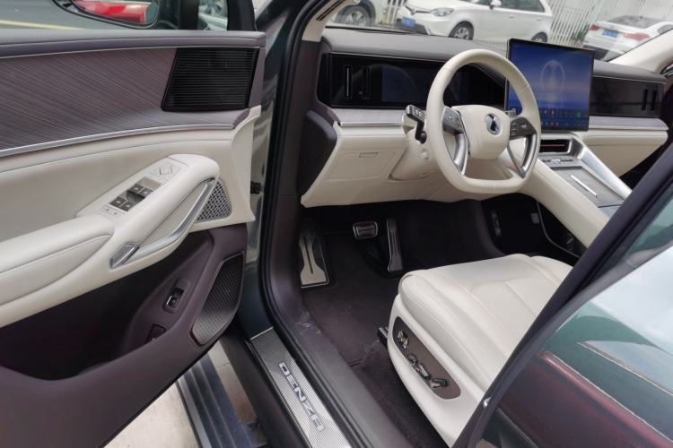 Used Denza N9 2025 Flagship Model
