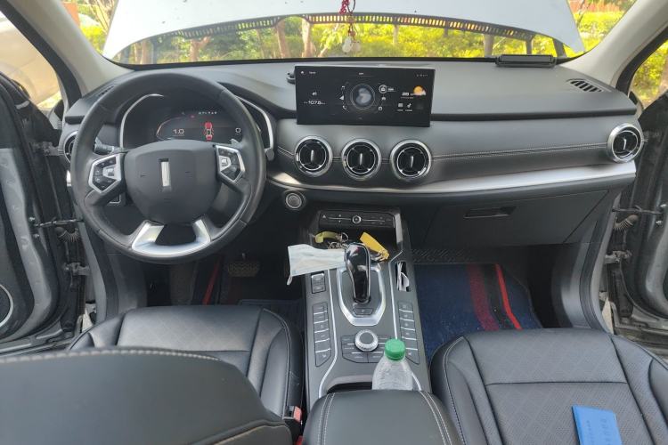 Used Wey VV6 2021 2.0T Two-Wheel Drive Smart Protection+ Center Console