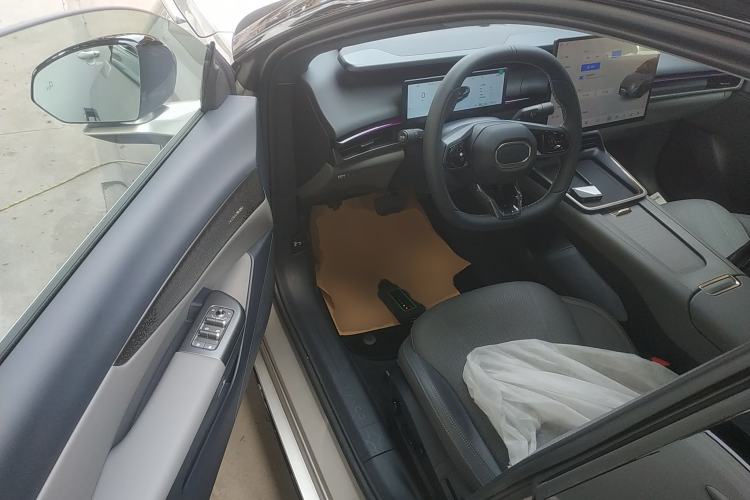 Used Lynk & Co 07 2024 EM-P 126 Long-Range Halo Driver Seat