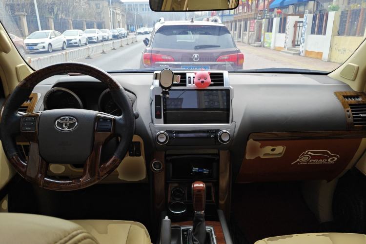 Used Toyota Prado 2016 2.7L Automatic Standard Edition Center Console