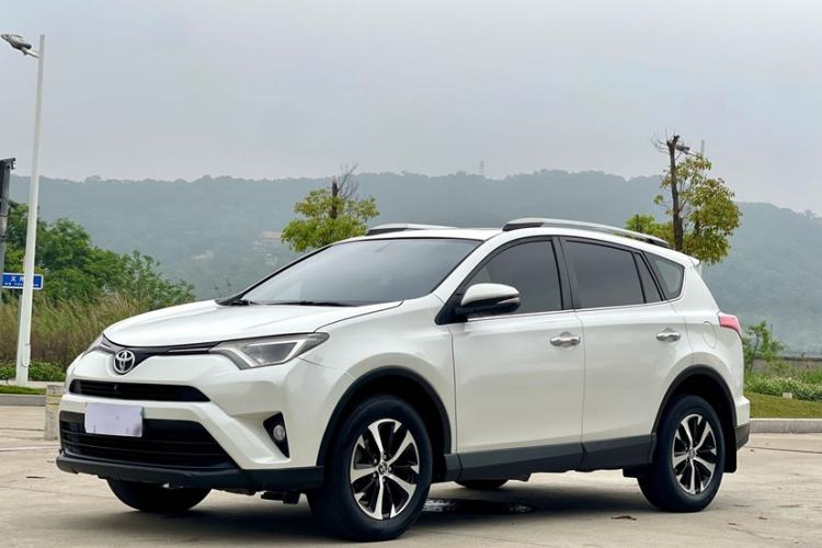 Used Toyota RAV4 2016 2.0L CVT Two-Wheel Drive Fashion Edition China V Standard