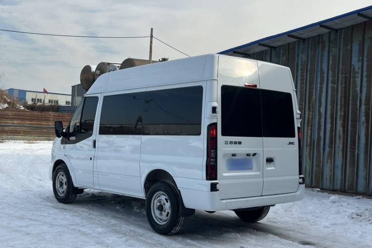 Used JMC Fushun 2023 2.0T Automatic Short-Wheelbase Mid-Top Commercial Multi-Purpose 6-Seater Passenger Vehicle
