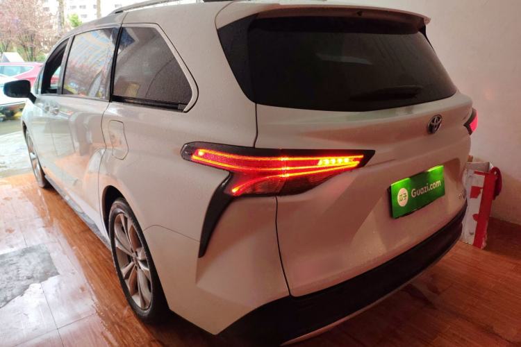 Used Toyota SIENNA 2023 2.5L Hybrid Ultimate Edition