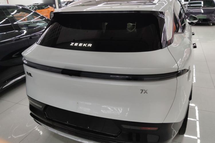 Used Zeekr 7X 2025 100 kWh Long-Range Rear-Wheel Drive with Intelligent Driving Features
