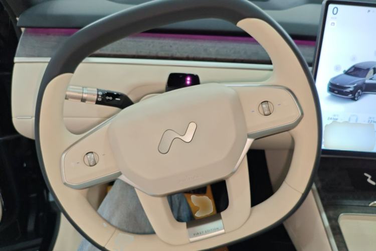 Used ONVO Luxeed L90 2025 Model—Max Six-Seater Version
