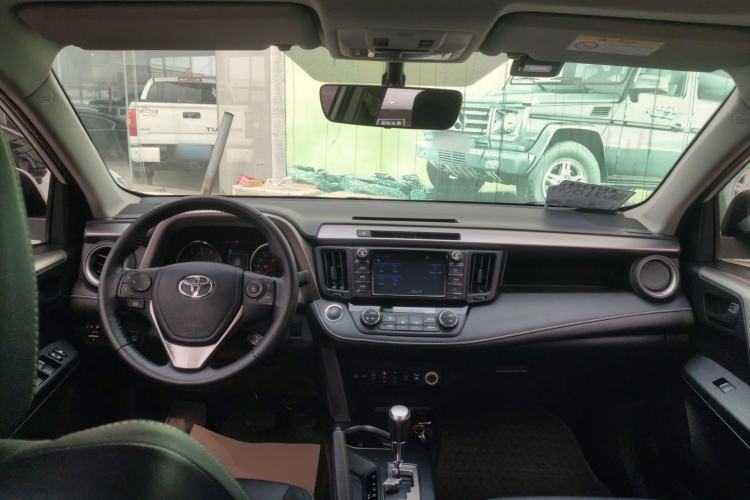 Used Toyota RAV4 2016 2.5L Automatic 4x4 Elite Edition Center Console