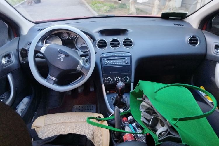 Used Peugeot 408 2013 2.0L Manual Comfort Edition Center Console