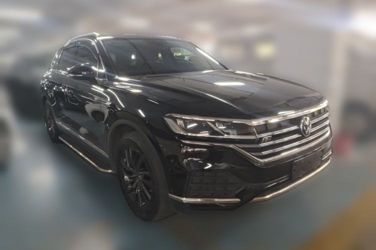 Used Volkswagen Touareg 2022 2.0 TSI Flagship Special Edition Front Right 45 Deg