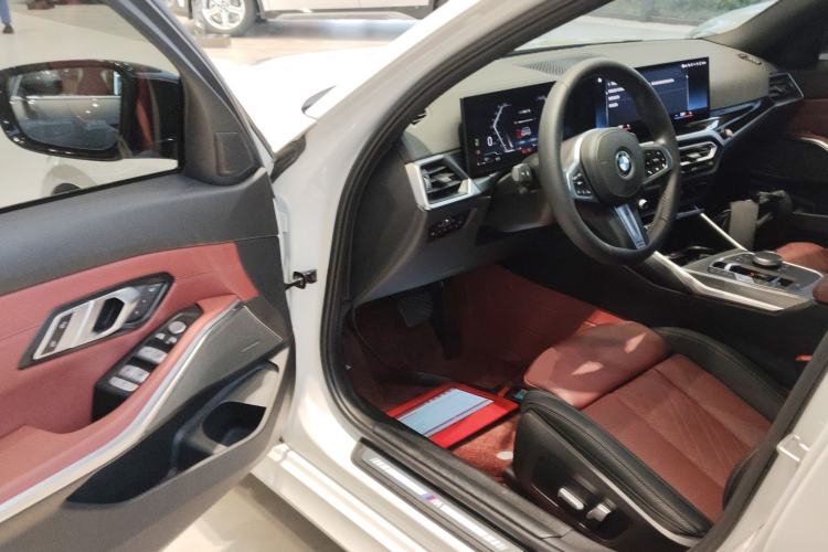 Used BMW 3 Series 2023 325i M Sport Night Edition Package Driver Seat