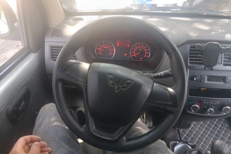 Used Wuling Rongguang S 2023 1.5L Basic Enclosed-Window Vehicle 2 Seats Steering Wheel