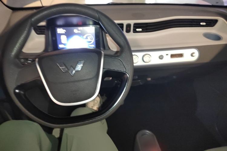 Used Wuling Hongguang MINIEV 2021 Macaron Premium Model – Lithium Iron Phosphate Center Console