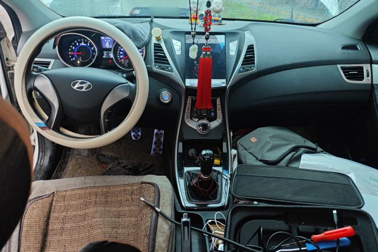 Used Hyundai Elantra (5th Generation / Langdong) 2012 1.6L Manual Leading Model Center Console