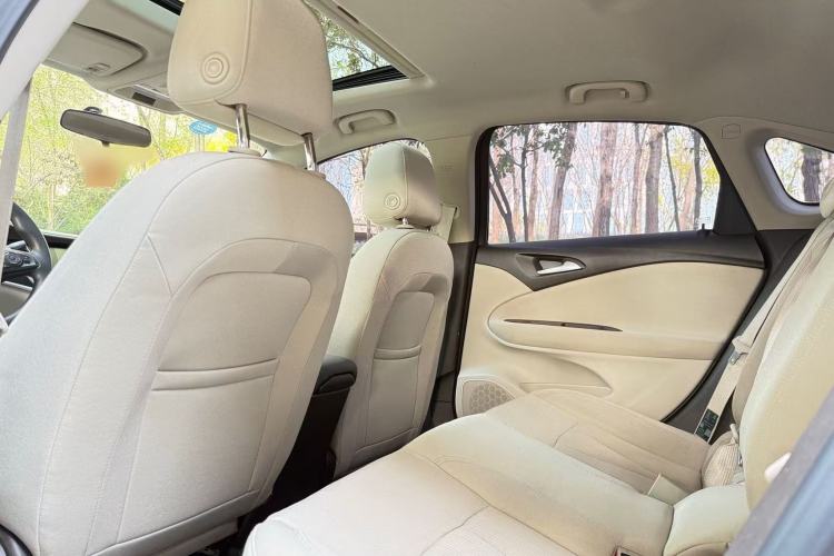 Used Buick Verano 2015 Sedan 15S Manual Entry-Level Model Interior 4