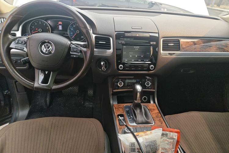 Used Volkswagen Touareg  Center Console