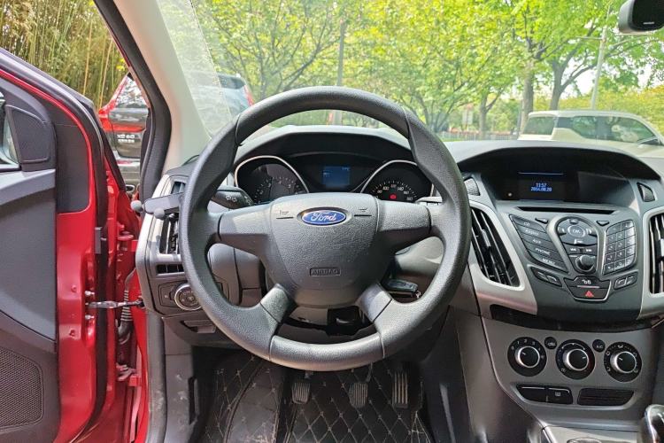 Used Ford Focus 2012 Hatchback 1.6L Manual Comfort Model Steering Wheel