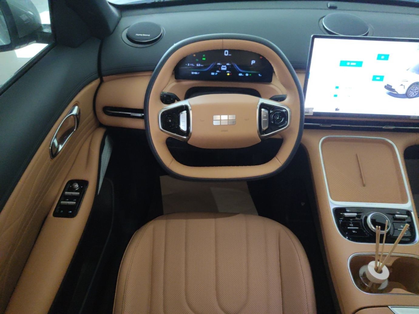 Geely Galaxy Xingjian 7 EM-i 2025 120km Launch+ Version — снимка 13