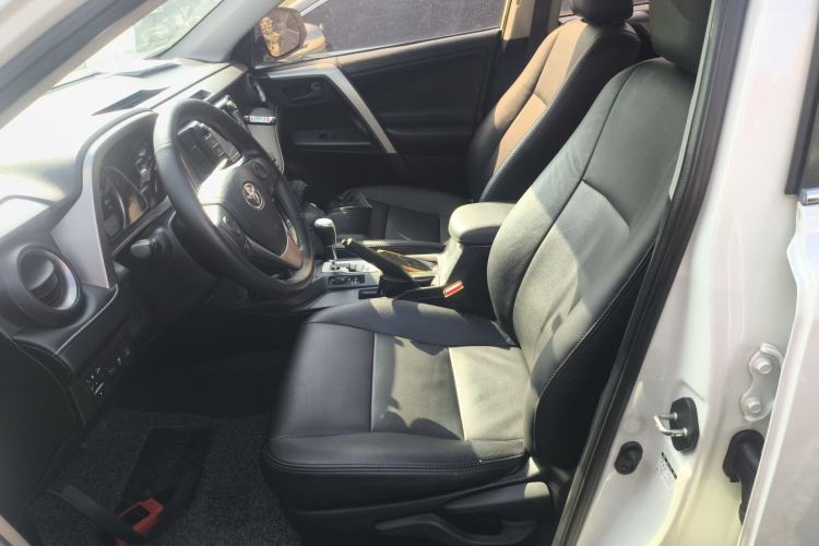 Used Toyota RAV4 2016 2.0L CVT Two-Wheel Drive Fashion Edition China V Standard
