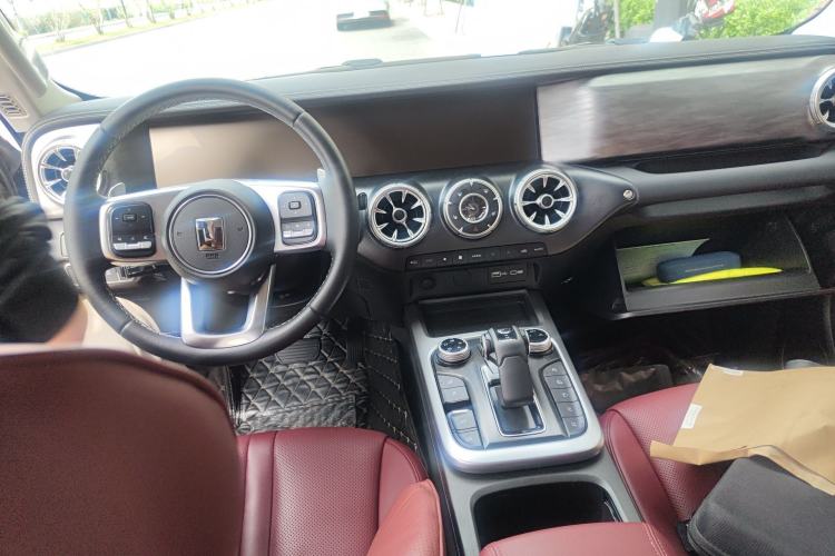 Used Tank 300 2024 2.0T Conqueror Center Console