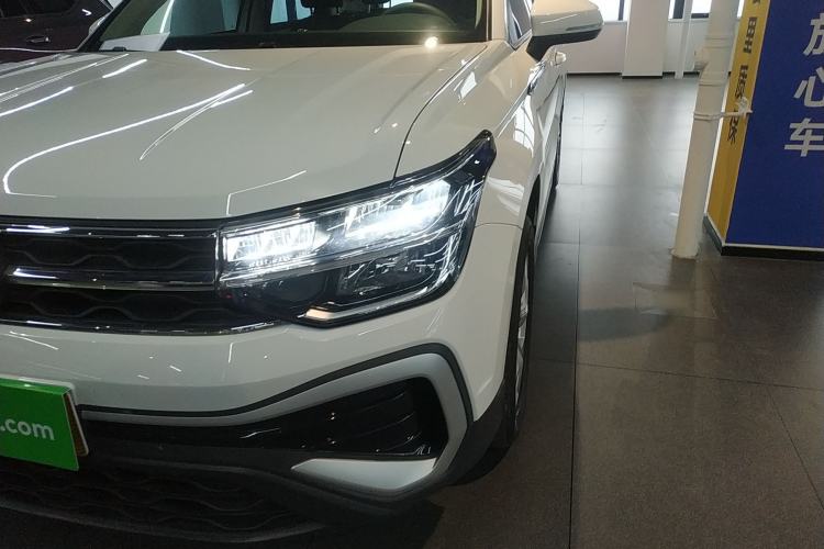 Used Volkswagen Tharu 2023 300TSI Two-Wheel-Drive Crescent Edition
