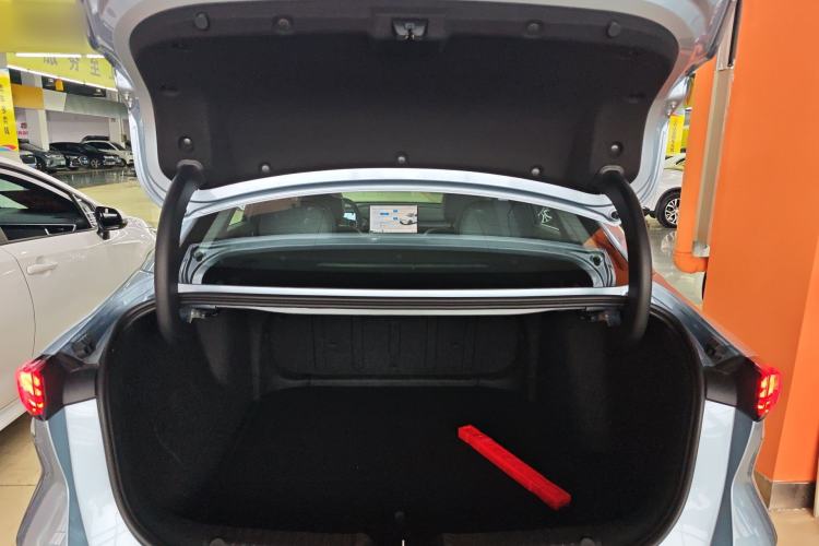 Used Geely Galaxy L6 2025 EM-i 140km Starship Edition Trunk