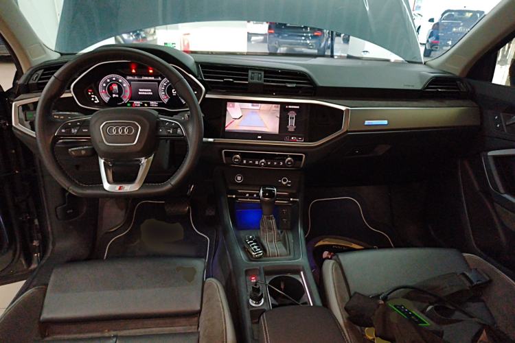 Used Audi Q3 Sportback 2022 40 TFSI Fashion Model Center Console