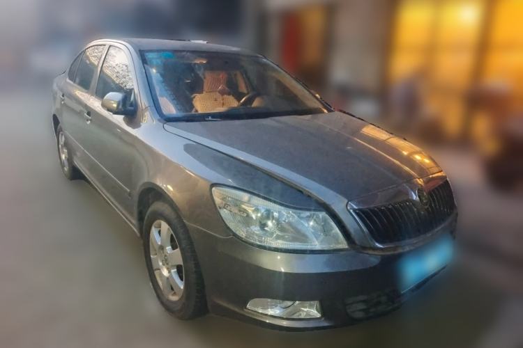 Used Skoda Octavia 2012 1.6L Manual Eado Edition Front Right 45 Deg