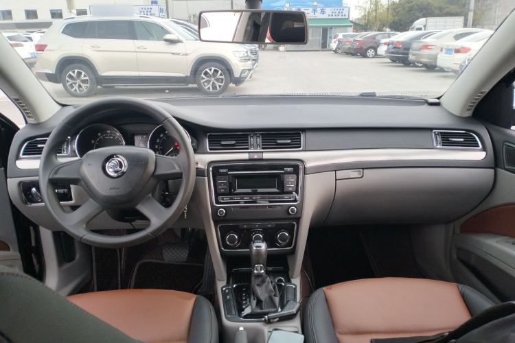 Used Skoda Superb 2013 1.4TSI DSG Sport Edition Center Console