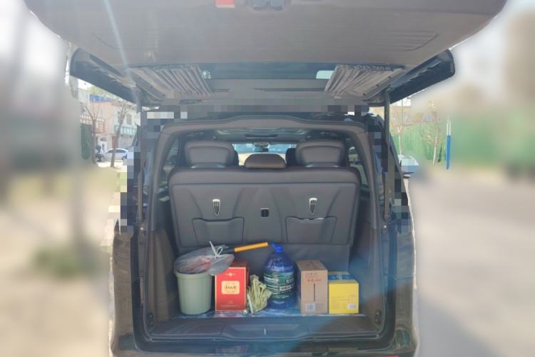 Used Mercedes-Benz Vito 2023 2.0T Elite Version 7 Seats Trunk