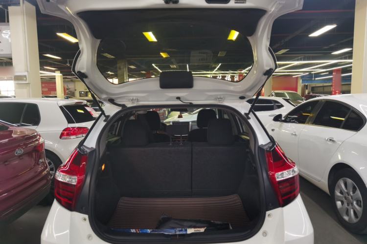 Used Toyota YARiS L Zhi Xuan 2016 Revised 1.5E CVT Charming Edition Trunk