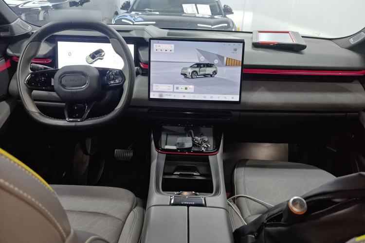 Used Lynk & Co 08 EM-P 2023 220km All-Wheel-Drive Performance Halo Center Console