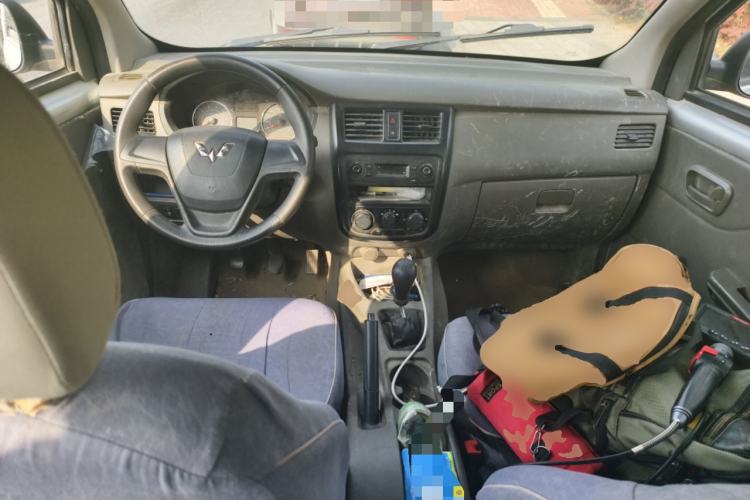 Used Wuling Rongguang V 2016 1.2L Practical Version Center Console