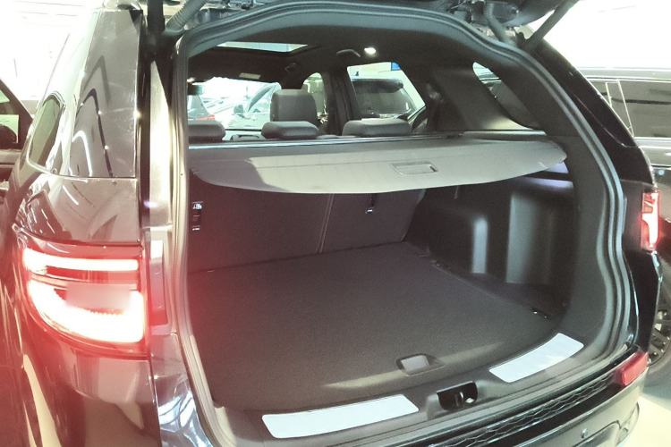 Used Land Rover Discovery Sport 2022 249 PS R-Dynamic S Performance Edition 5 Seats Trunk