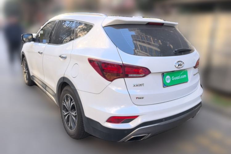 Used Hyundai Santa Fe 2017 2.0T Automatic Two-Wheel Drive Smart Version 7 Seats
