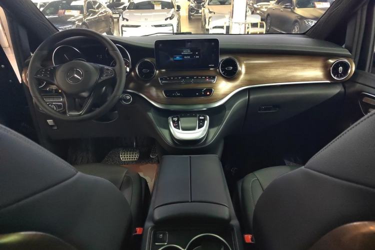 Used Mercedes-Benz V-Class 2020 V 260 L Long-wheelbase Luxury Edition Center Console