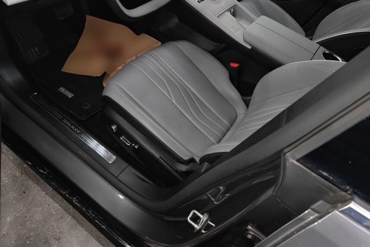 Used Geely Galaxy E8 2024 665 km Range Rear-Drive Starship Long-Range Version