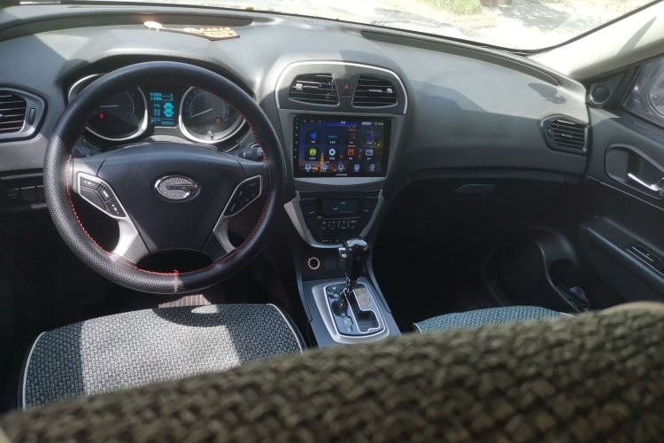 Used GAC Trumpchi GS5 Super 2015 2.0L Automatic Two-Wheel Drive Elite Edition Center Console