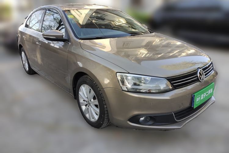 Used Volkswagen Sagitar 2014 1.4TSI Automatic Luxury Model Front Right 45 Deg