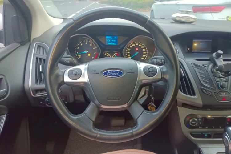 Used Ford Focus 2012 Sedan 1.6L Automatic Fashion Edition Steering Wheel