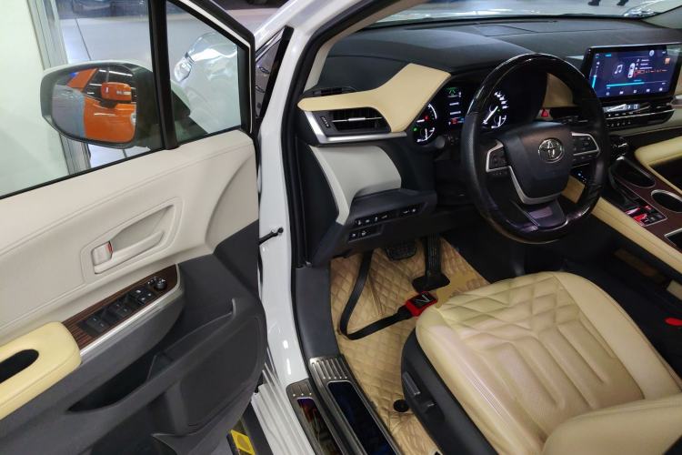 Used Toyota SIENNA 2023 2.5L Hybrid Comfort Edition