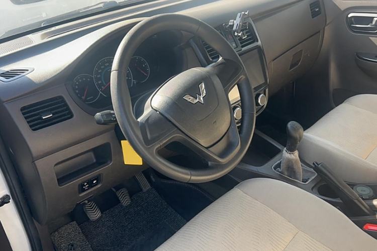 Used Wuling Rongguang V 2016 1.5L Standard Version